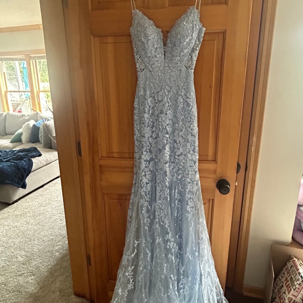 Gorgeous Ellie Wilde Prom Dress - Picture 1 of 6